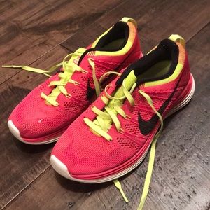 Woman Nike flyknit